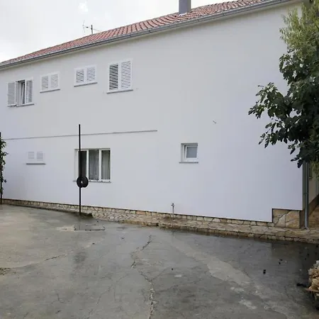 Renata 2 * 扎达尔